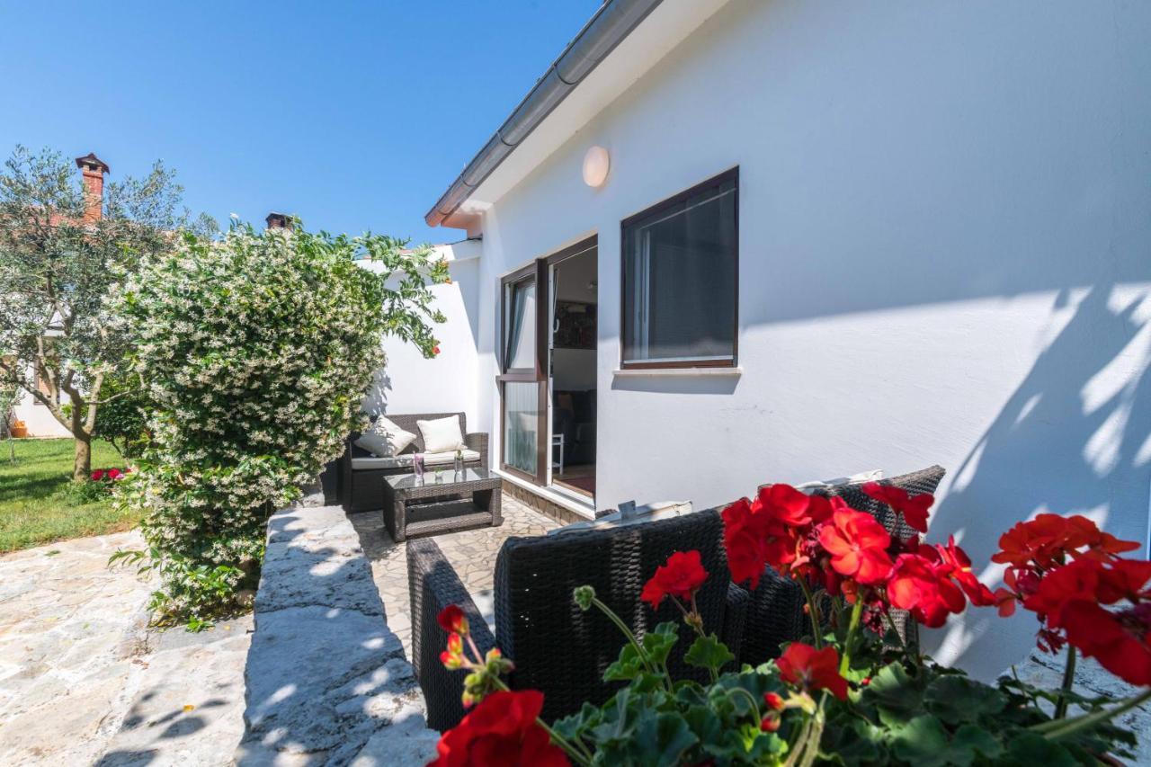Wine Garden Holiday Home Pula Exterior photo